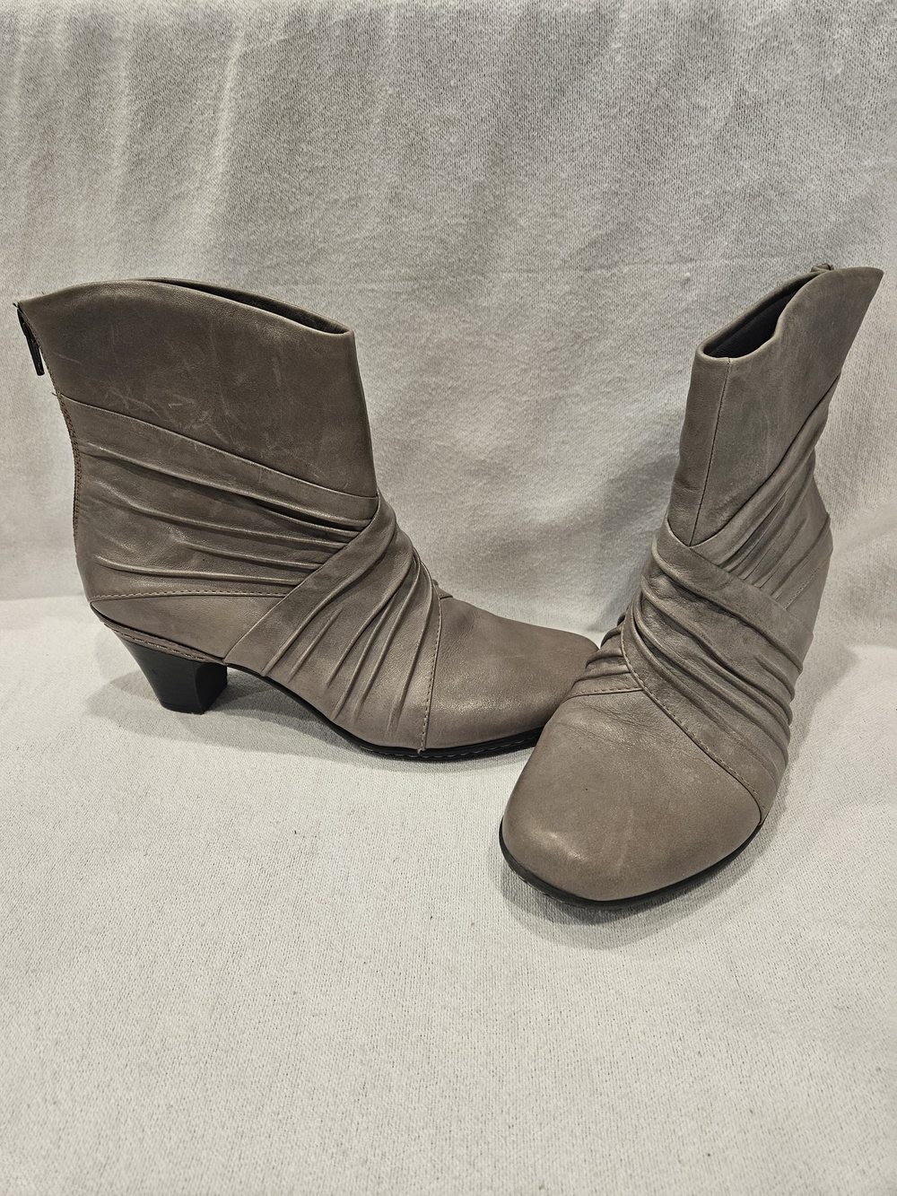 Rockport Cobb Hill Shannon Ruched Leather Ankle Boots Gray Booties 8.5